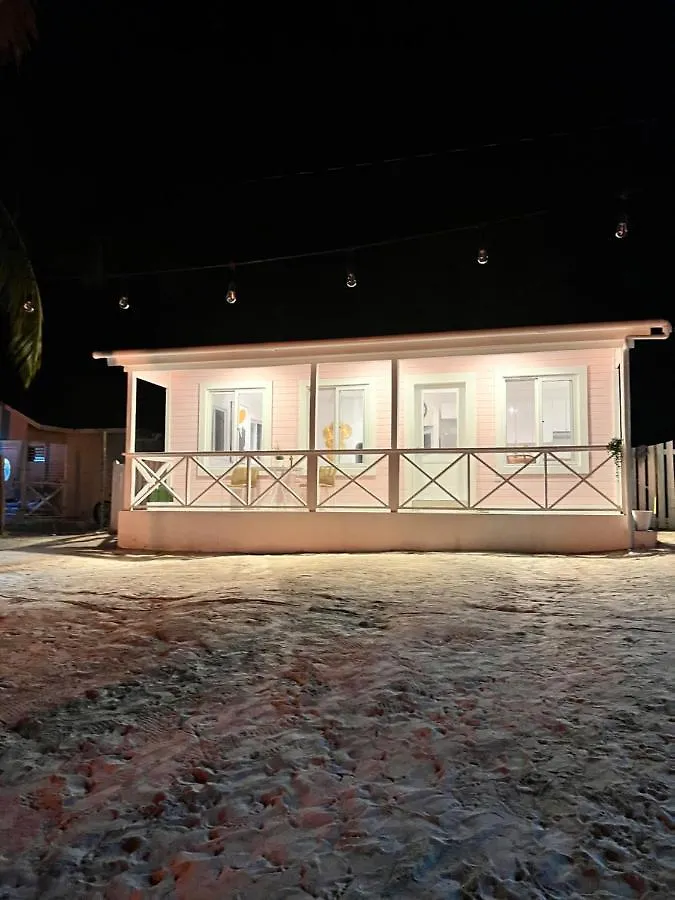 Casa Rosada Beach Front Mano Juan Bed and breakfast