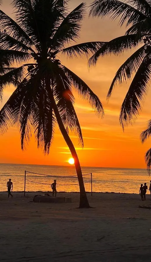 Casa Rosada Beach Front Mano Juan Bed and breakfast