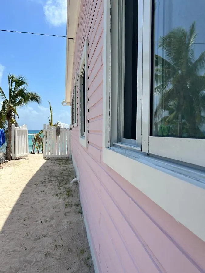 Casa Rosada Beach Front Mano Juan Bed and breakfast
