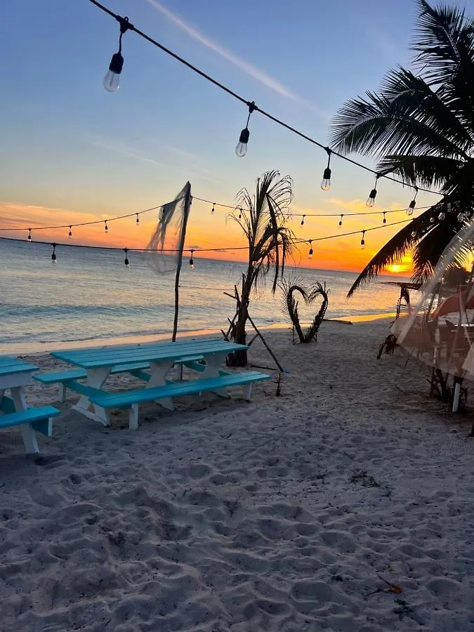Bed and breakfast Casa Rosada Beach Front Mano Juan